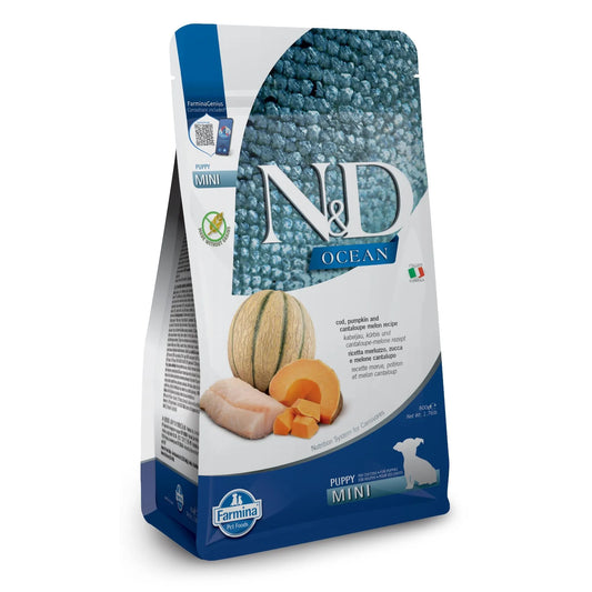 800g bag of Farmina N&D Ocean Puppy Mini dog food featuring cod, pumpkin, and cantaloupe imagery on blue packaging.