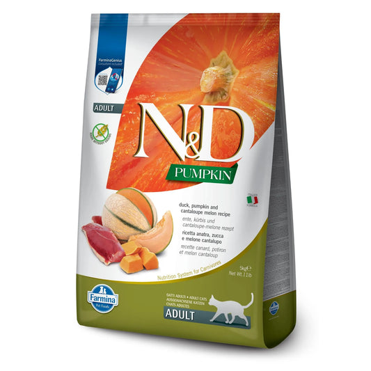 5kg bag of Farmina N&D Pumpkin grain-free adult cat food featuring duck and cantaloupe melon imagery.
