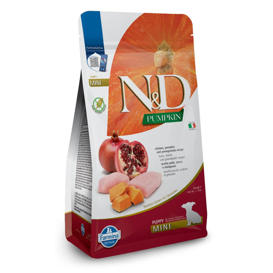 800g bag of Farmina N&D Pumpkin Puppy Mini dog food featuring chicken, pumpkin, and pomegranate imagery.
