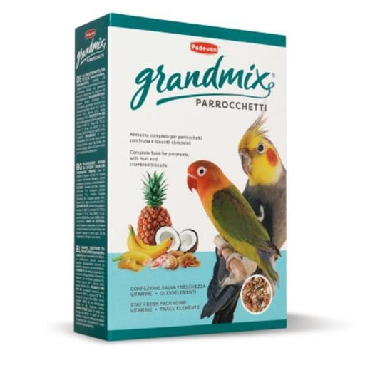 A box of Pedevita Grandmix Parrocchetti bird food, featuring illustrations of two cockatoos and fruit on the front, set against a plain white background.