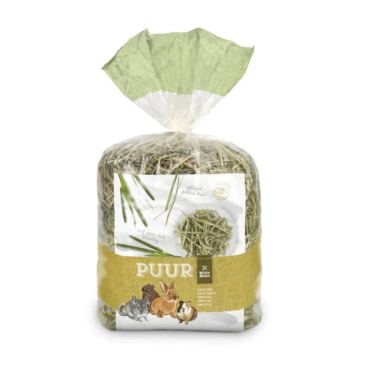 Bag of hay labeled 'PUUR' with images of small animals on a white background